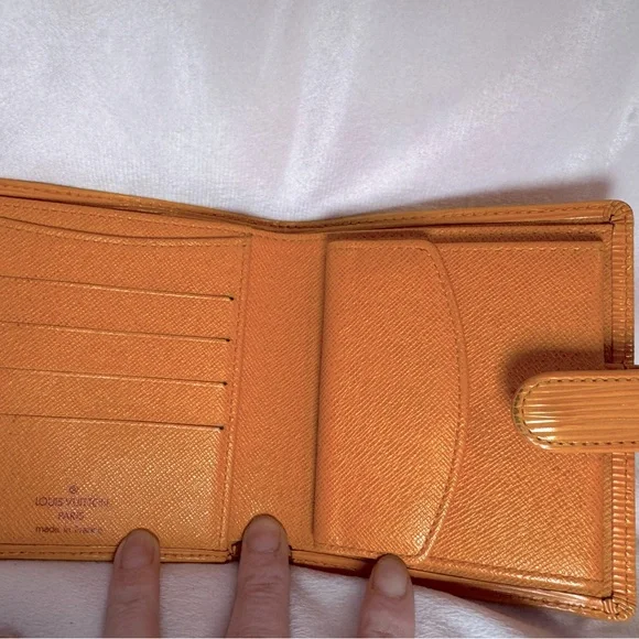 Louis Vuitton Orange Epi Leather Bifold Wallet – Vintage - Picture 7 of 13
